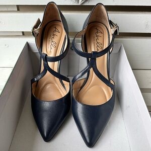 NIB Navy leather heels Abella size 9